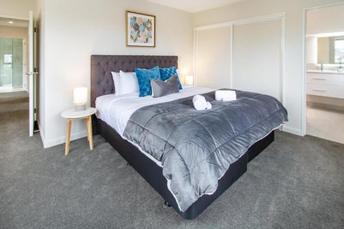 Riccarton Apartment | 3 Bed 2.5 Bath Riccarton W/Games room