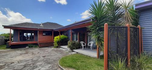 Kawaha Point Bed & Breakfast | Koutu Beach Bed and Breakfast