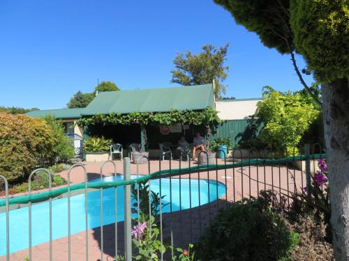 Springlands Hotel | Commodore Court Motel