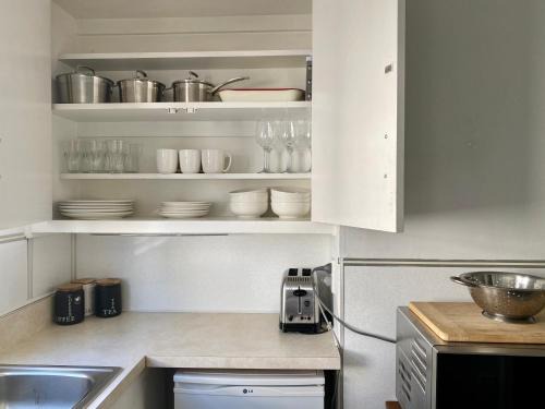Saint Kilda Hotel | Beach Lodge Motels