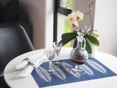 Welcome Bay Apartment | Luxury Stay - Parrot Nest - Brand New