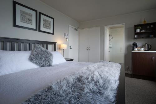 Bluff Hotel | Lands End