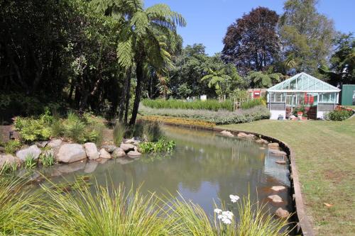 Stratford Bed & Breakfast | Brecon Pond Bed & Breakfast