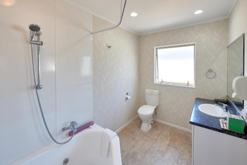Whakatane Hotel | Livingston Motel