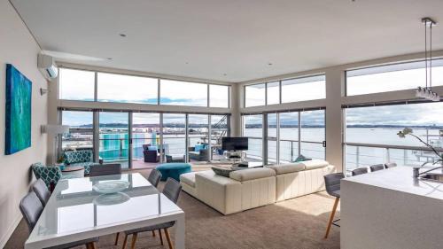 Auckland Central Business District Apartment | Princes Wharf's truly stunning North-West Loft