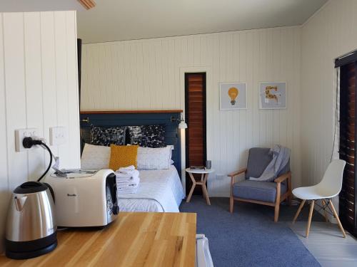 Cooks Beach Bed & Breakfast | Admiral Waters