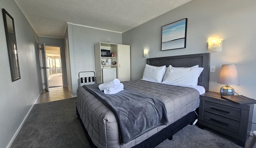 Standard Studio, Lake View