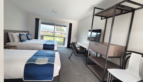 Deluxe Studio, Multiple Beds, Garden View