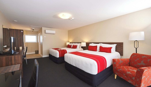 Executive Double or Twin Room, 2 Queen Beds, Pool View, Mezzanine