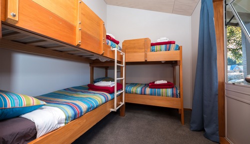 Self Contained Unit - Sleeps 6