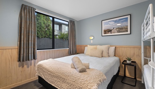 Motel Room - 2 Bedroom (8)