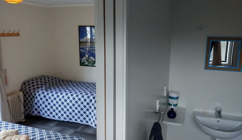Queen Ensuite Room