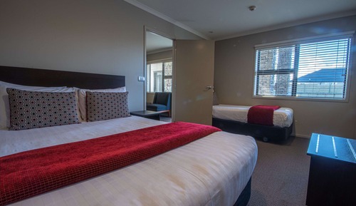 One Bedroom Spa (Downstairs)