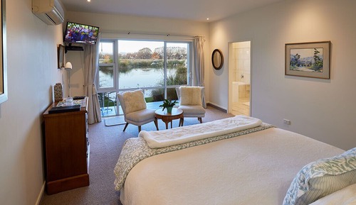 Deluxe King Room with Spa Bath Ohau