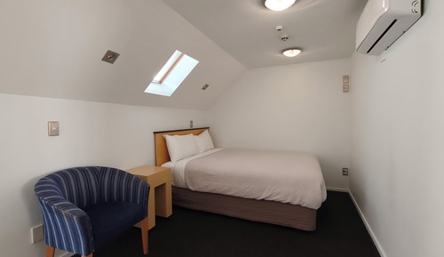 One Bedroom Plus (2 Level Apartment 6)