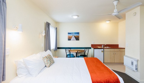 Standard Suite, 1 Bedroom, Non Smoking, Kitchen