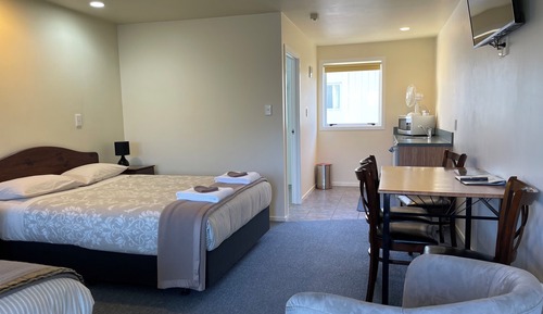 Luxury Studio, Non Smoking, Mountain View (Executive Studio)