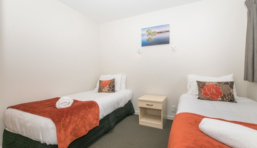 Family, 1 Bdrm (Queen & 2 Single Beds)