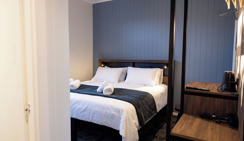 King Room Ensuite with Lake View