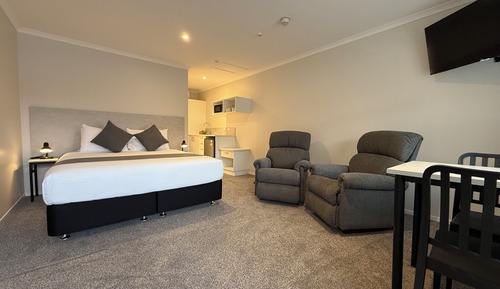 Deluxe Studio Suite, 1 Queen Bed, Spa