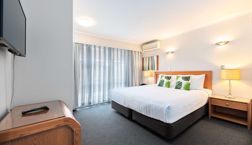 Deluxe Room, Multiple Beds, Non Smoking, Kitchenette
