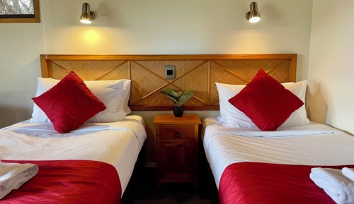 Deluxe Cabin, 2 Twin Beds, Garden View