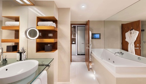 Junior Suite, 1 King Bed, Balcony