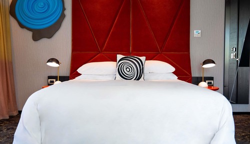 Room, 1 King Bed (Collection)