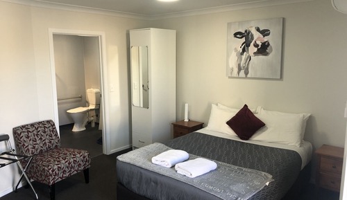 Classic Studio, 1 Queen Bed, Accessible