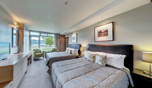 Lake View Room