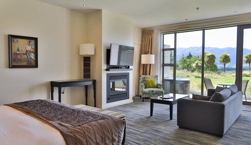 Deluxe Spa Suite