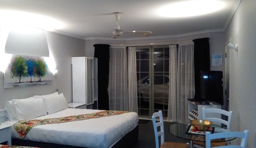Business Studio Suite, Multiple Beds, Jetted Tub