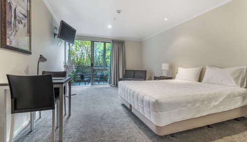 Executive King Studio