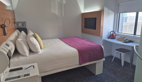 Standard Room, 1 Queen Bed