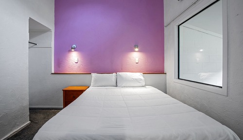 One-Bedroom Queen