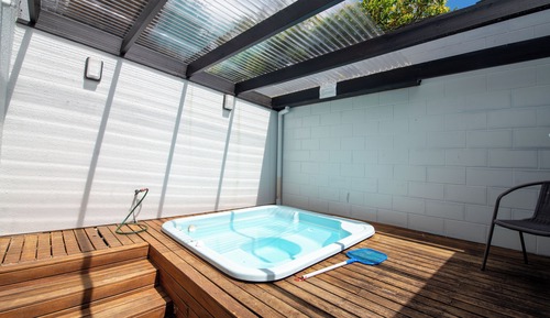 Two Bedroom Apartment with Spa Pool