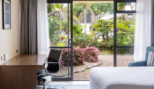 Standard Room, 1 King Bed, Garden View