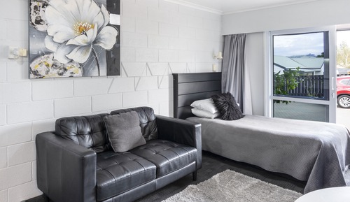 One Bedroom (Single in Lounge)