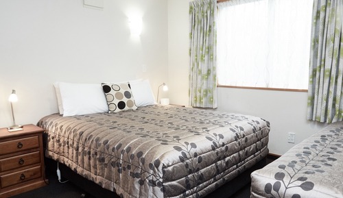 Deluxe Suite, 2 Bedrooms, Non Smoking, Kitchen