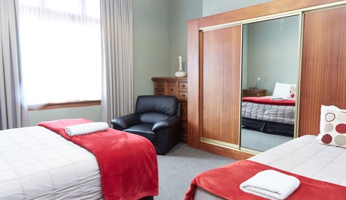 4 Bedroom Holiday Apartment