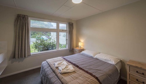 Standard Room, Shared Bathroom (Cottage Queen)