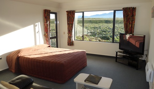 One Bedroom Apartment - Couples