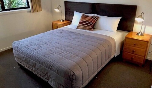 3 Person Suite (1 Bedroom)