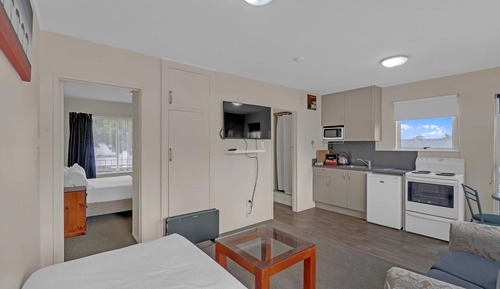 One Bedroom Apartment 