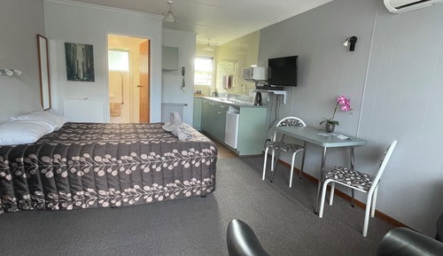 Standard Studio, Kitchen (Studio)