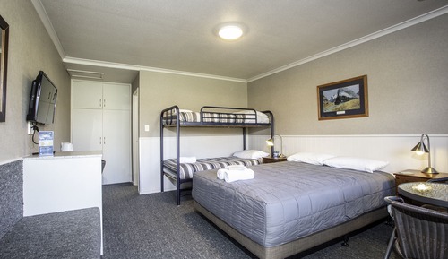 Ensuite Studio 4 Pax