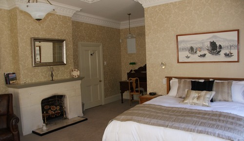 Luxury Double Room, 1 King Bed, Private Bathroom, Garden View
