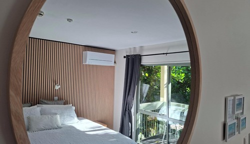 Tree Top View King Studio - Upper Level