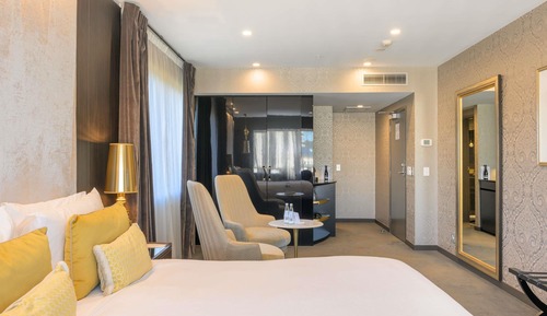 Luxury Room, 1 King Bed, Club Lounge Access