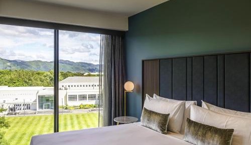 One-Bedroom Deluxe King Suite with River View
